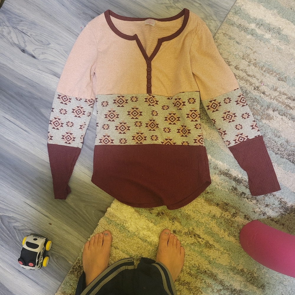 No boundaries xs womens sweater